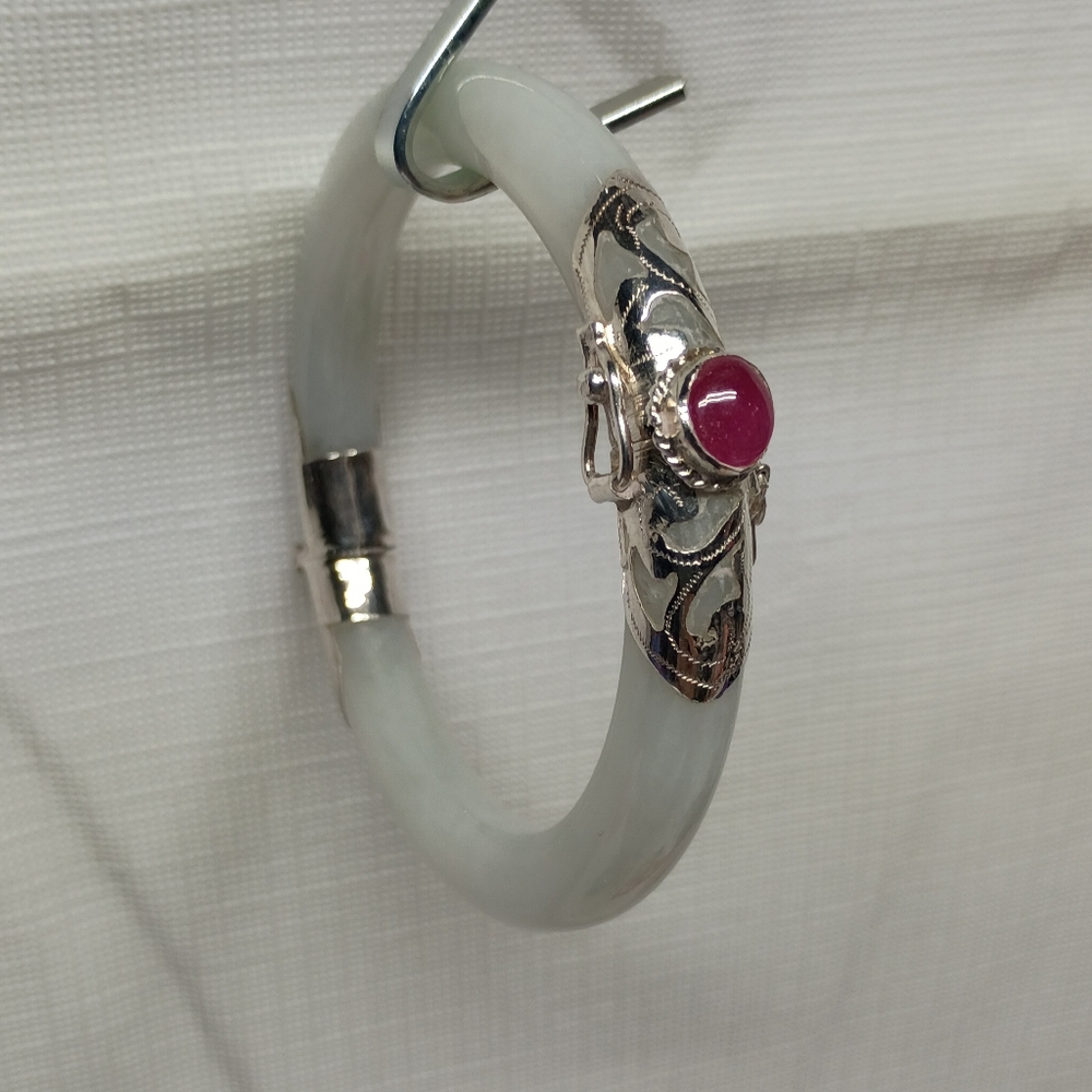 Jadeite Bangle - Picture 2 of 5